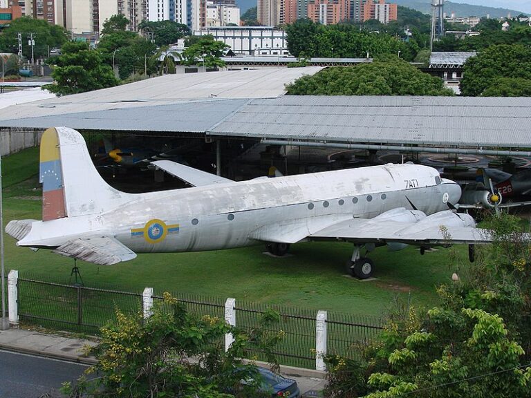 EN EL AVIÓN DE MADURO NO CABEN TODOS